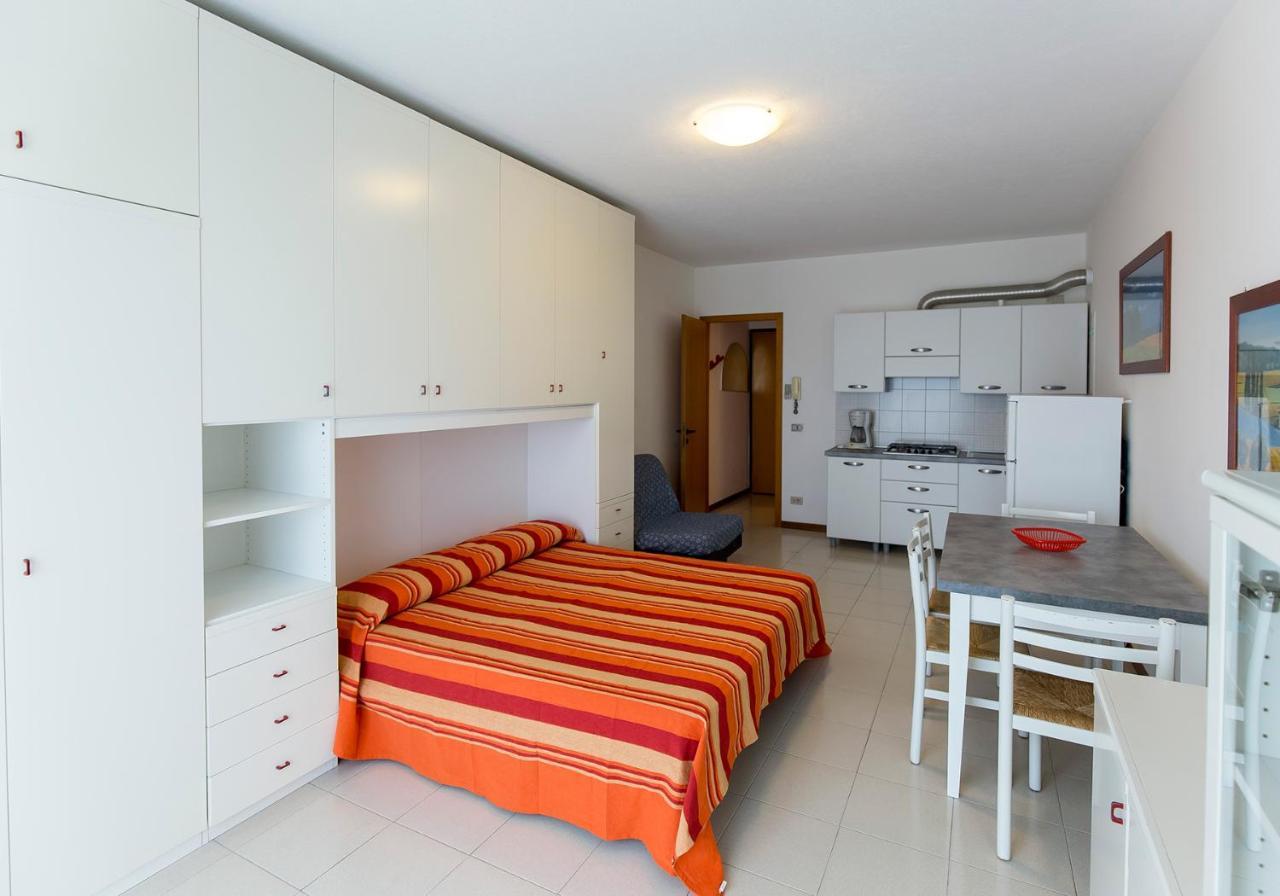 Apartament With Swimming Pool Leilighet Caorle Eksteriør bilde